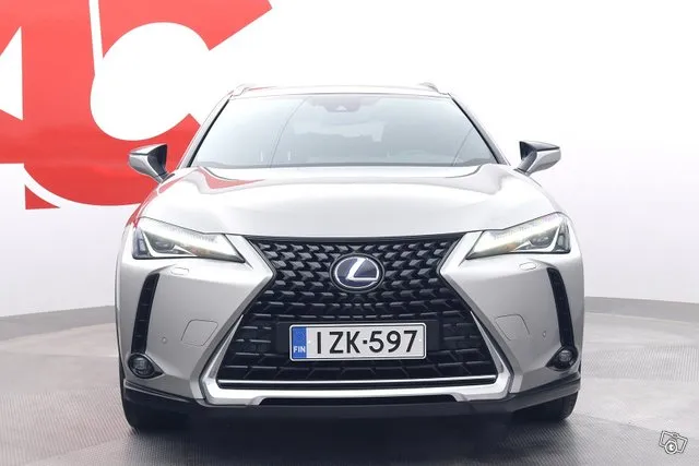 Lexus UX 250h Comfort Technology Plus Edition - / Keyless / Navi / Tutkat + kamera Image 8